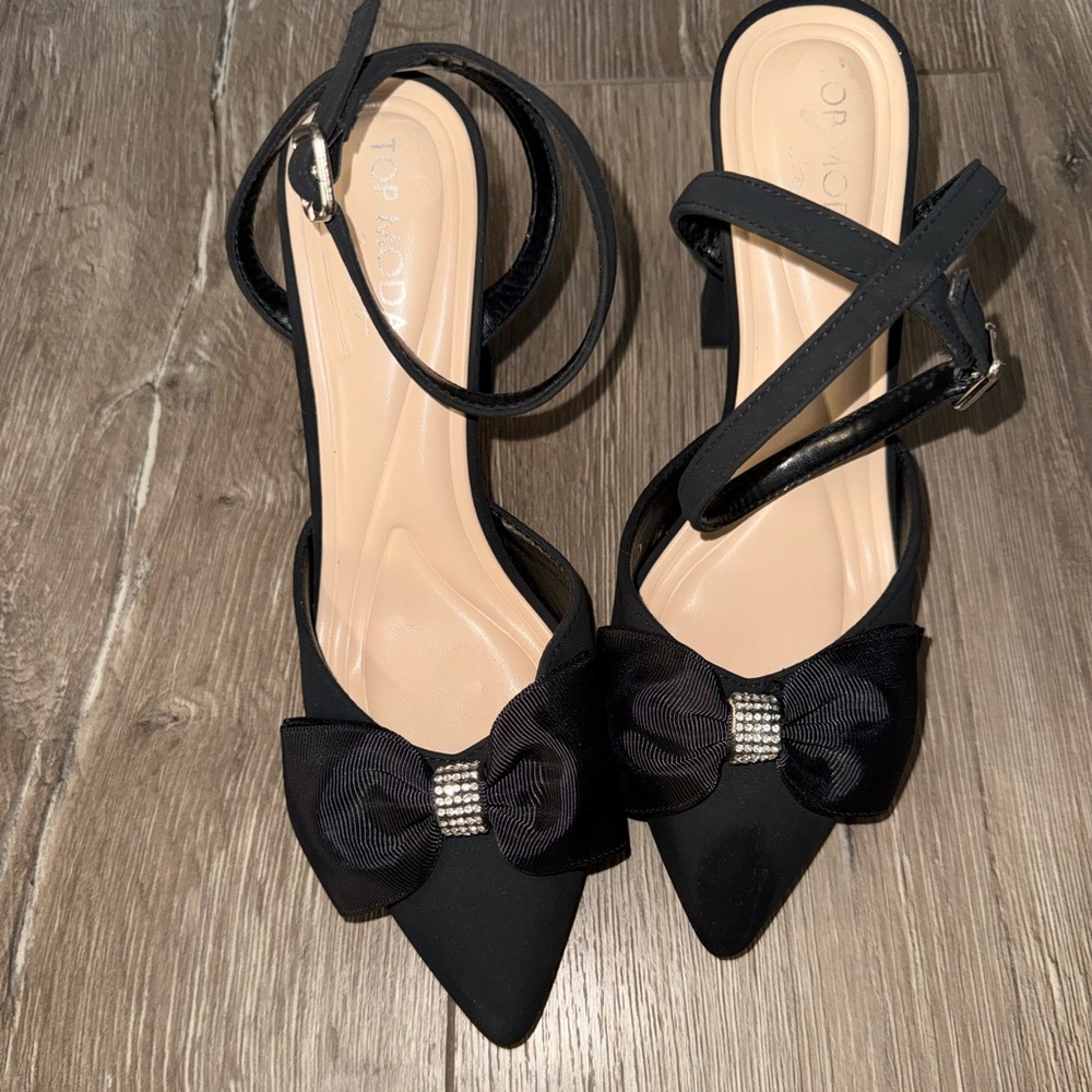 TOP Moda Black Pointed-Toe Bow Ankle-Strap pumps with Rhinestone Accent